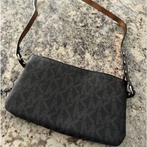 Reposhing “Michael Kors Wallet Purse”